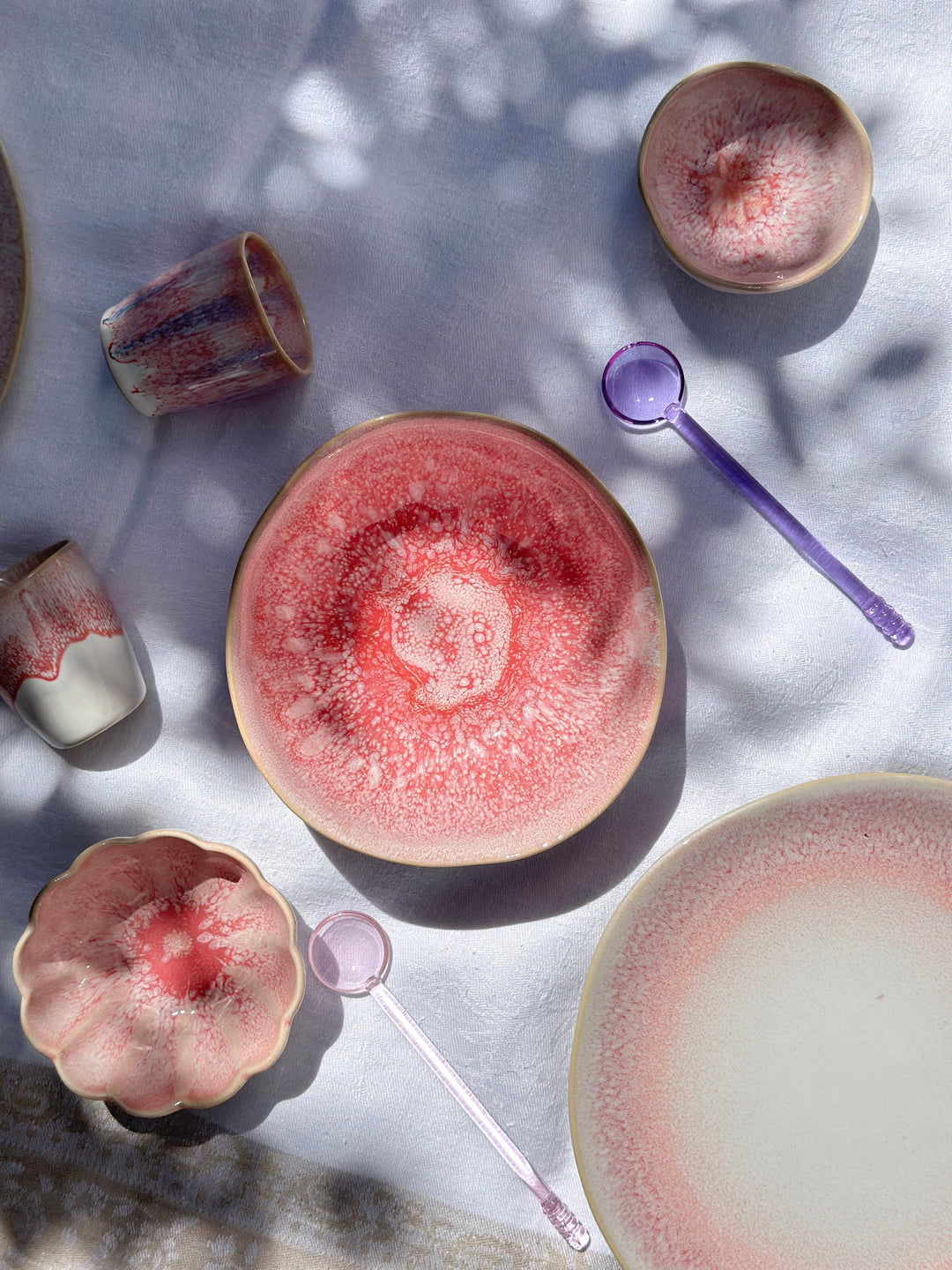 La vaisselle artisanale : l’âme de la table européenne