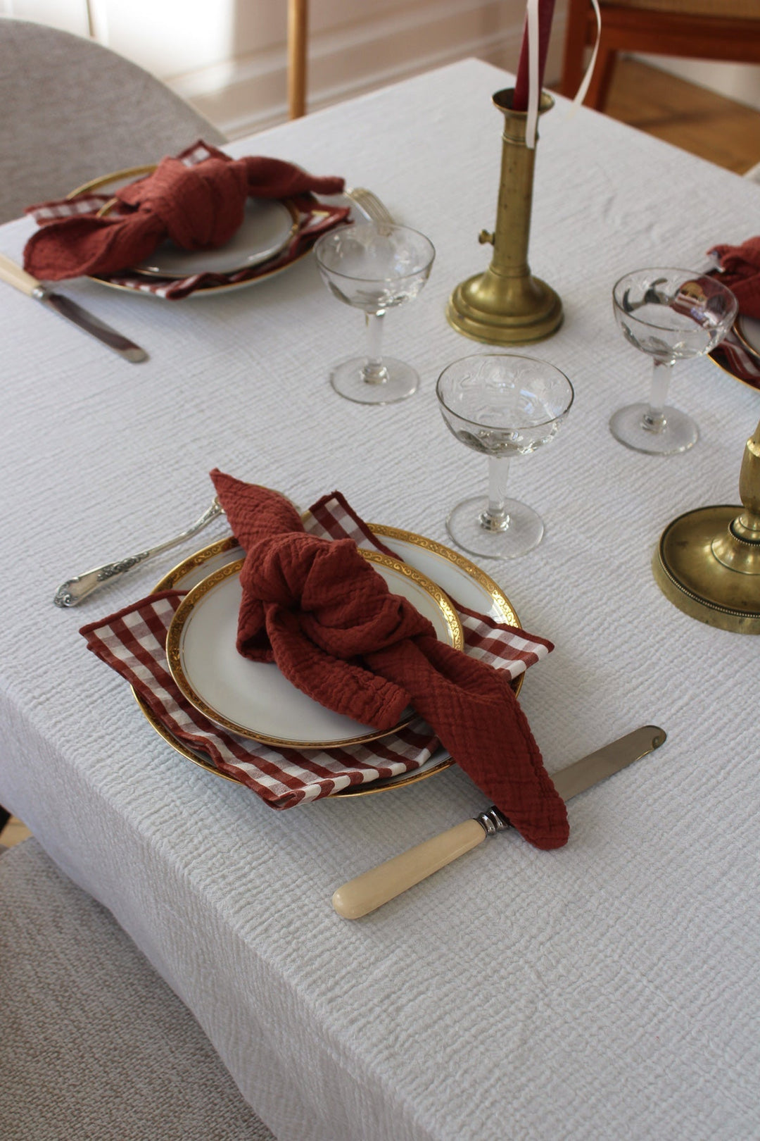 Découvrez les 10 règles pour dresser une table en respectant l'art de la table à la française.