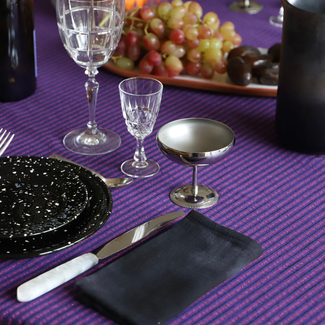 Découvrez quelle taille de nappe choisir pour votre table. 