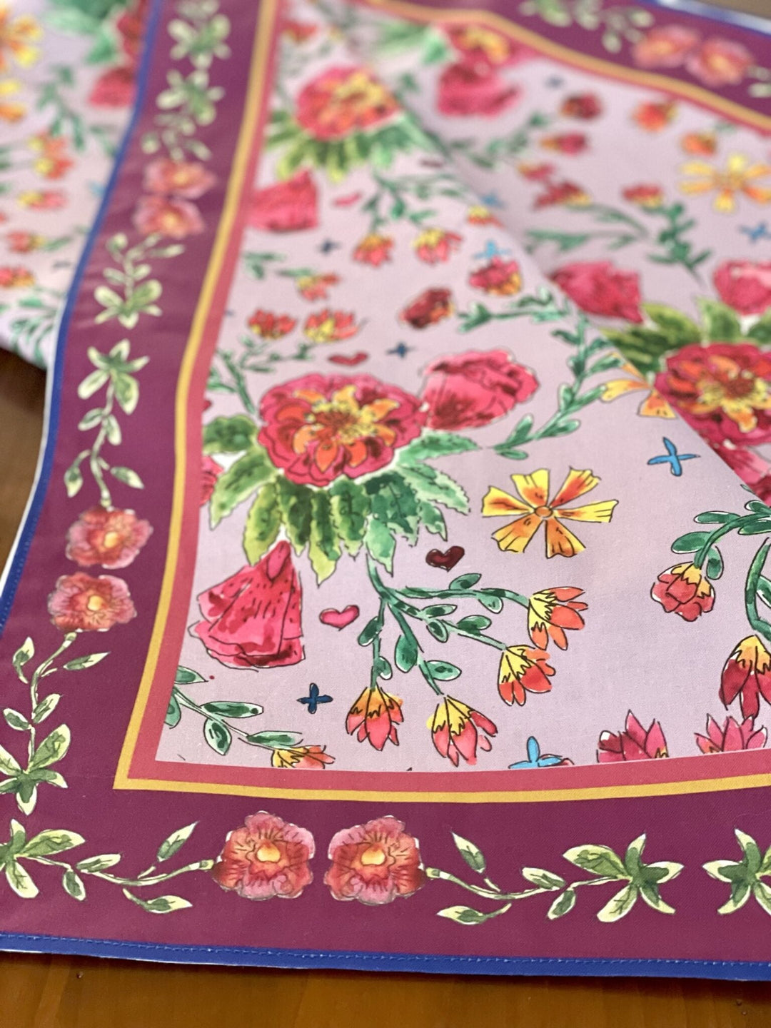 Le plus beau choix de nappes de table est sur Amphitria.com