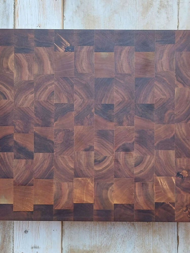 Mon guide complet : choisir & entretenir un billot en bois de bout (billot à motifs, essences, avantages)