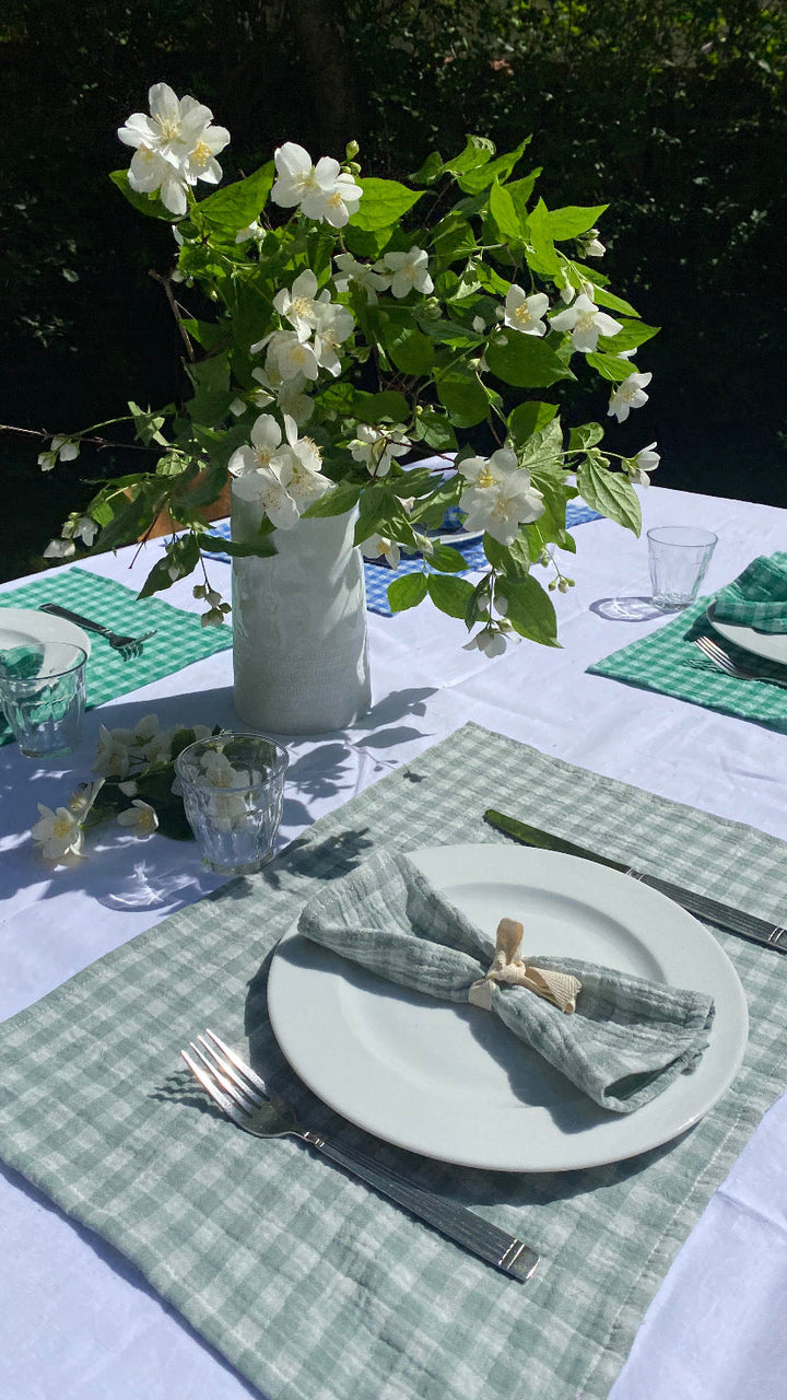 2 Serviettes de table en tissu double gaze de coton modèle Petite Vichy Vert de Gris fabriquées en France