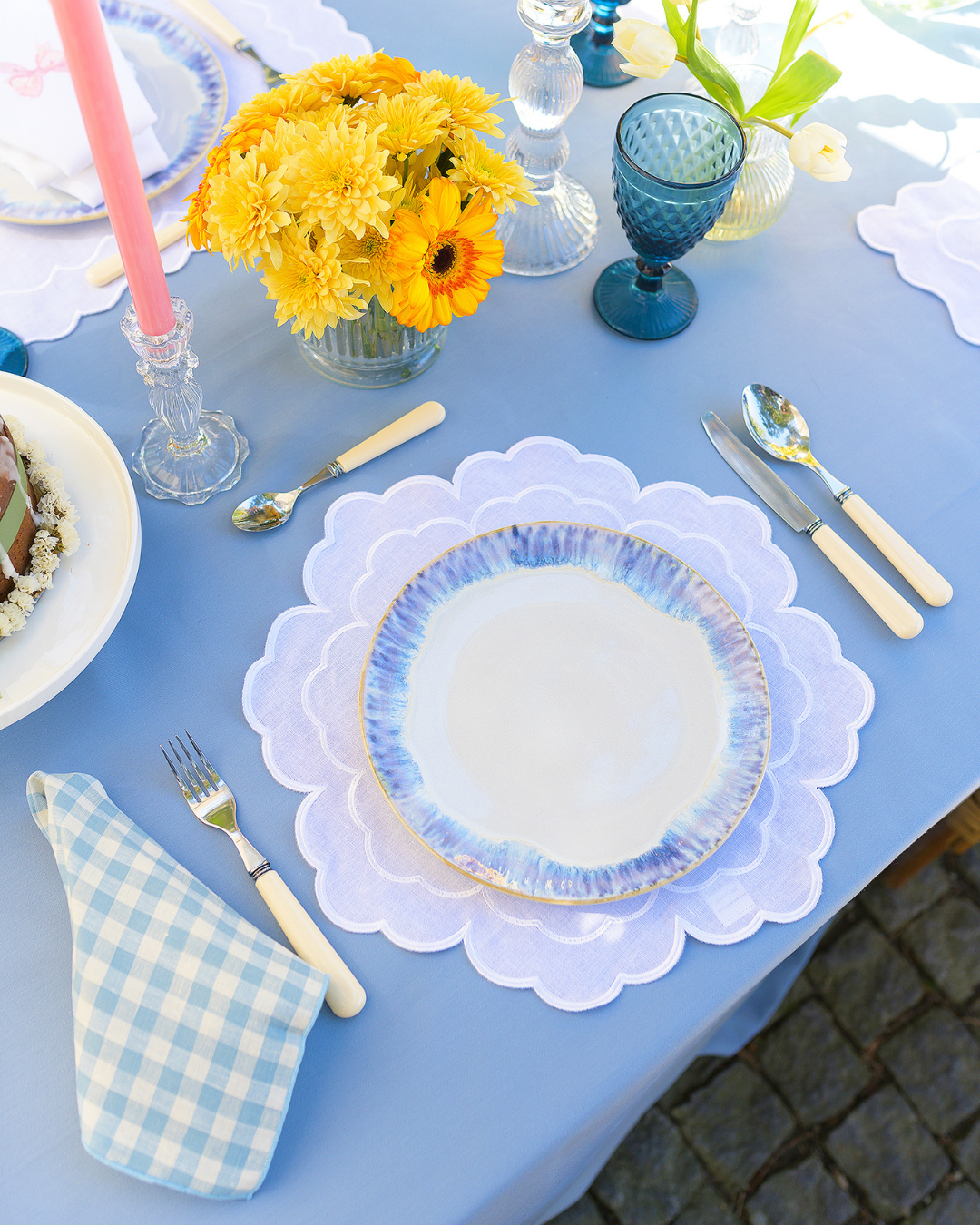 Iris placemat, white on white