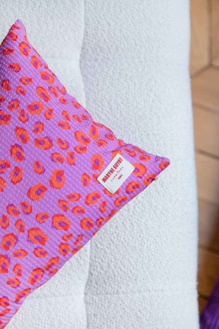 Coussin motif iconique léopard rose, violet et orange - GEORGES Coussin Maryne Guyot créations