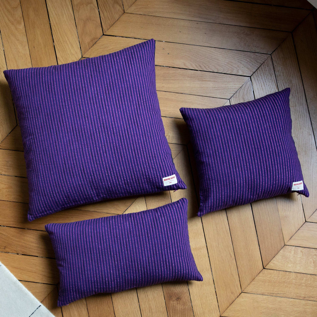 Coussin violet et lignes irisées rose - GASTON Coussin Maryne Guyot créations