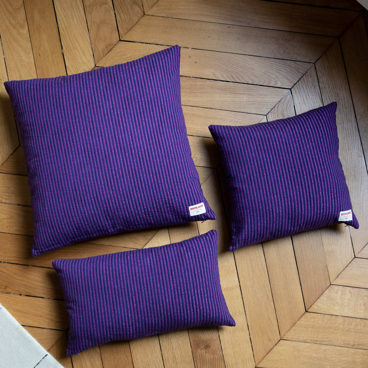 Coussin violet et lignes irisées rose - GASTON Coussin Maryne Guyot créations