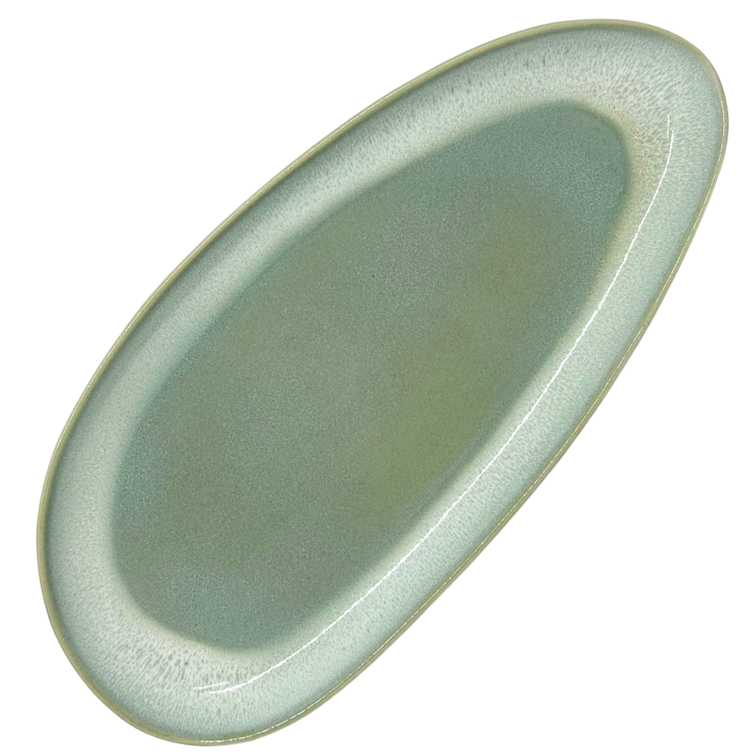 Plat de service oval vert en céramique portugaise - 32 cm