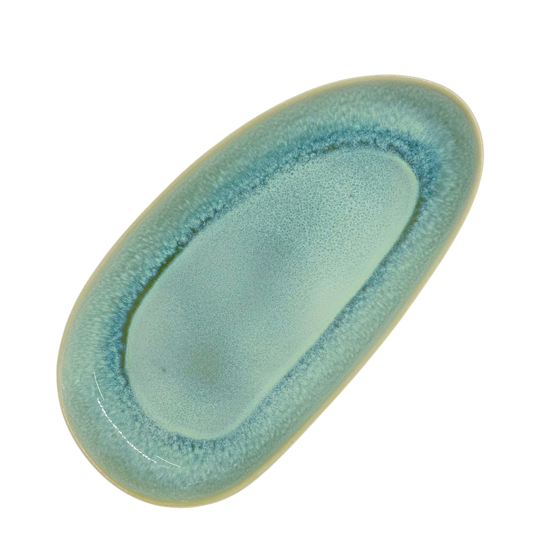 Plat de service oval vert celadon en céramique portugaise - 24 cm