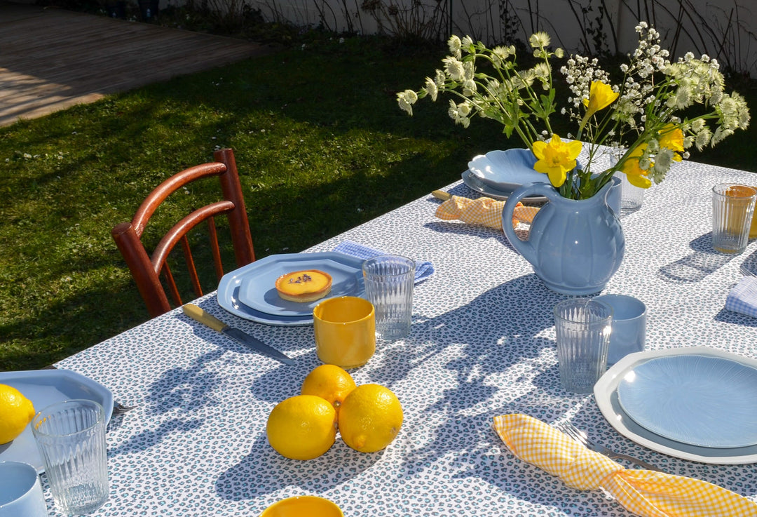 Tablecloth with blue Graou pattern