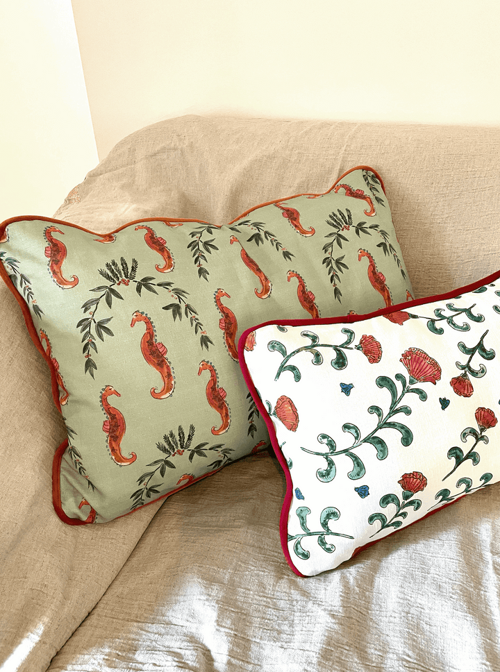 Housse de coussin mat - Hippocampe et lauriers - Fond vert Housses de coussins Maison Datcha