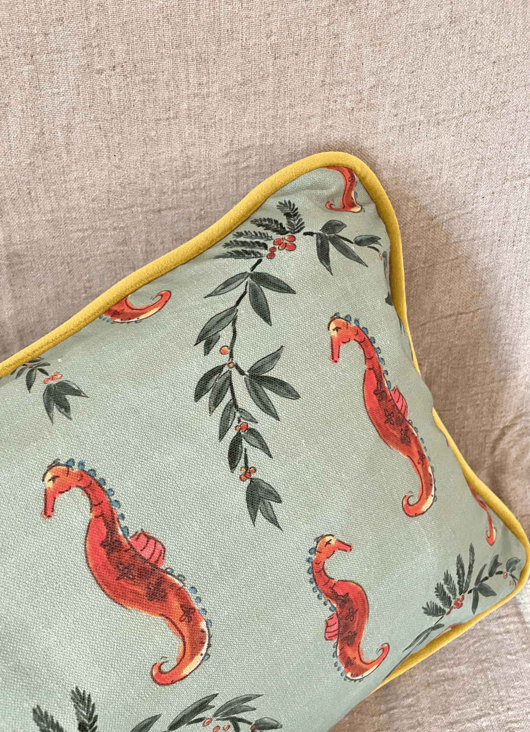 Matte cushion cover - Seahorses and laurels - Green background 