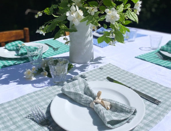 2 Serviettes de table en tissu double gaze de coton modèle Petite Vichy Vert de Gris fabriquées en France