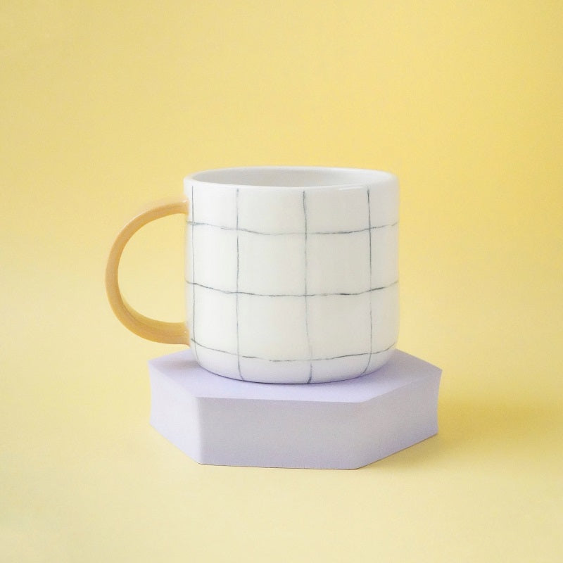 Mug "Grid" (anse jaune)