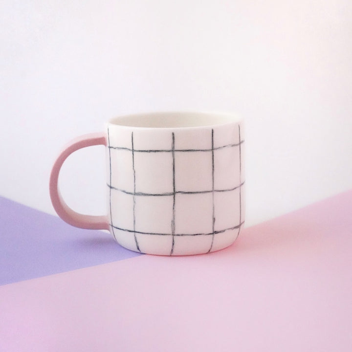 Mug "Grid" (anse rose) Mugs Textura Ceramics