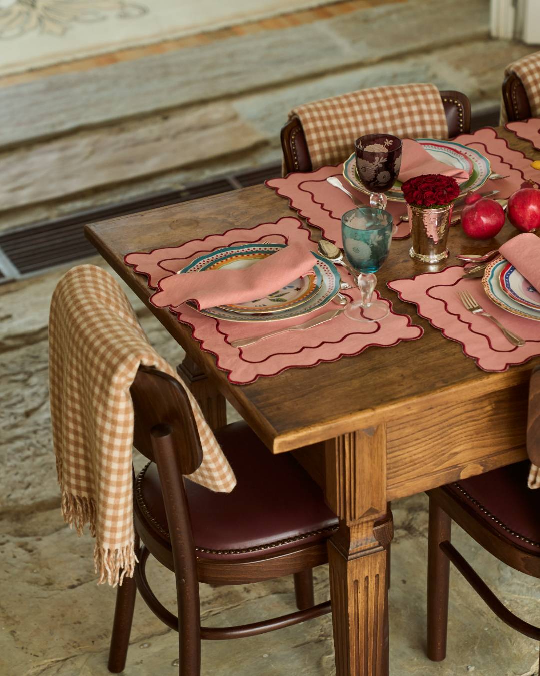 Ondulado Placemat, Salmon and Red Scallop