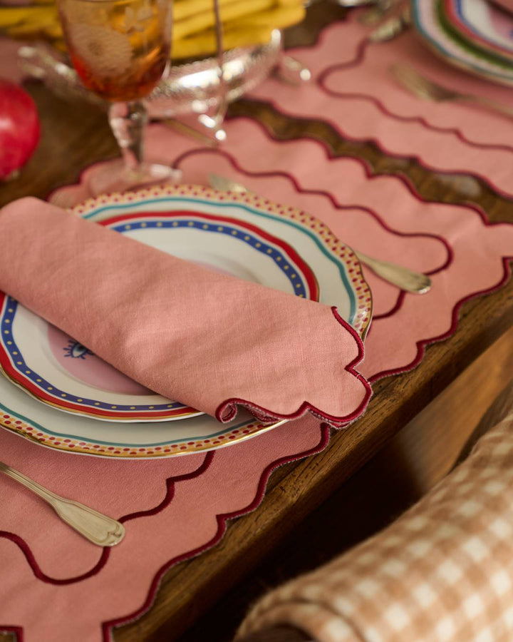 Ondulado Placemat, Salmon and Red Scallop