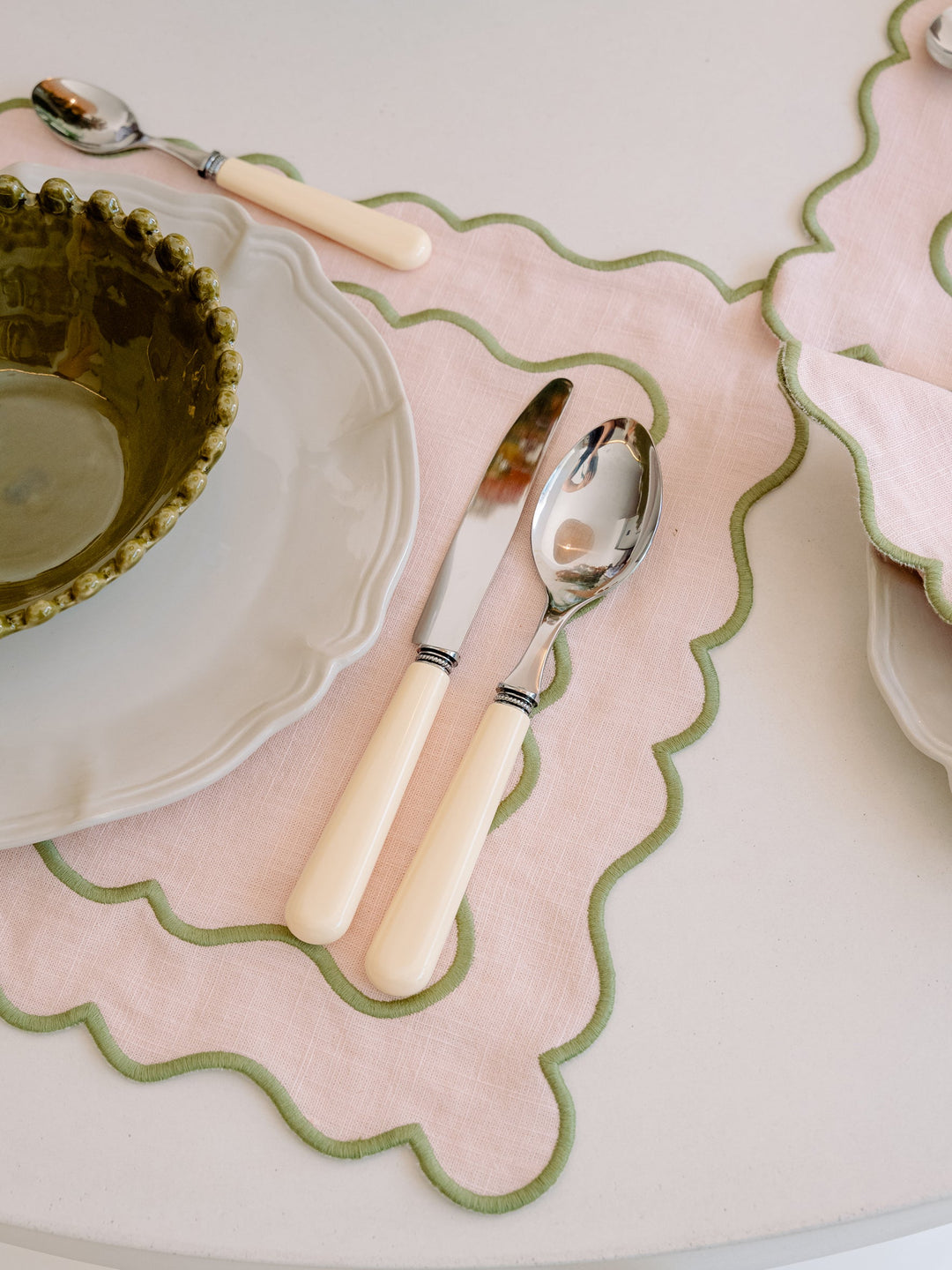 Set de table Ondulato, rose et vert Sets de table Mariaida Home