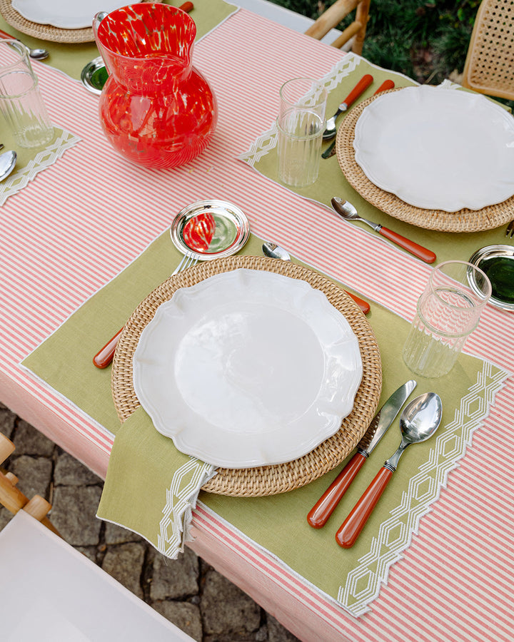 Set de table Prisma, vert et broderies blanches