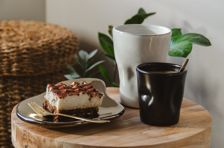 Tasse bosselée - la pièce - Noir mat
