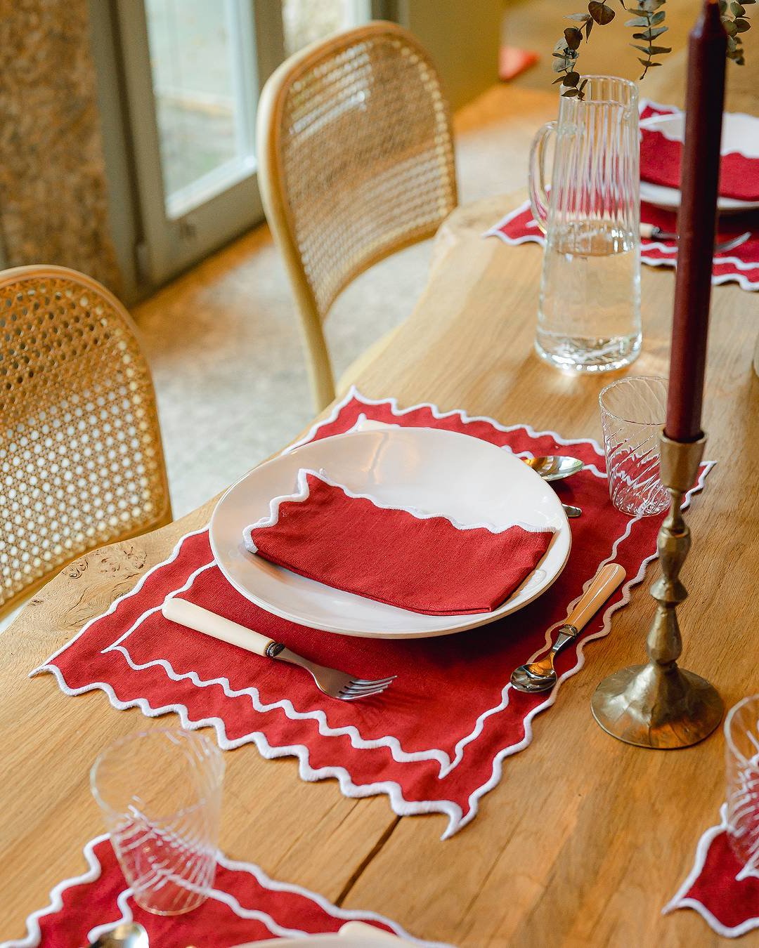 Set de table Vila, rouge et feston blanc