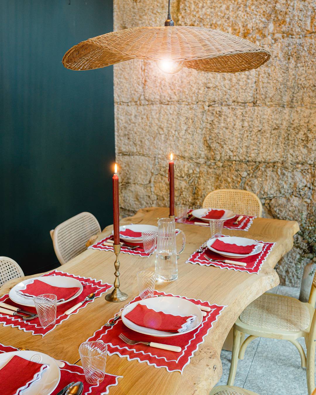 Set de table Vila, rouge et feston blanc