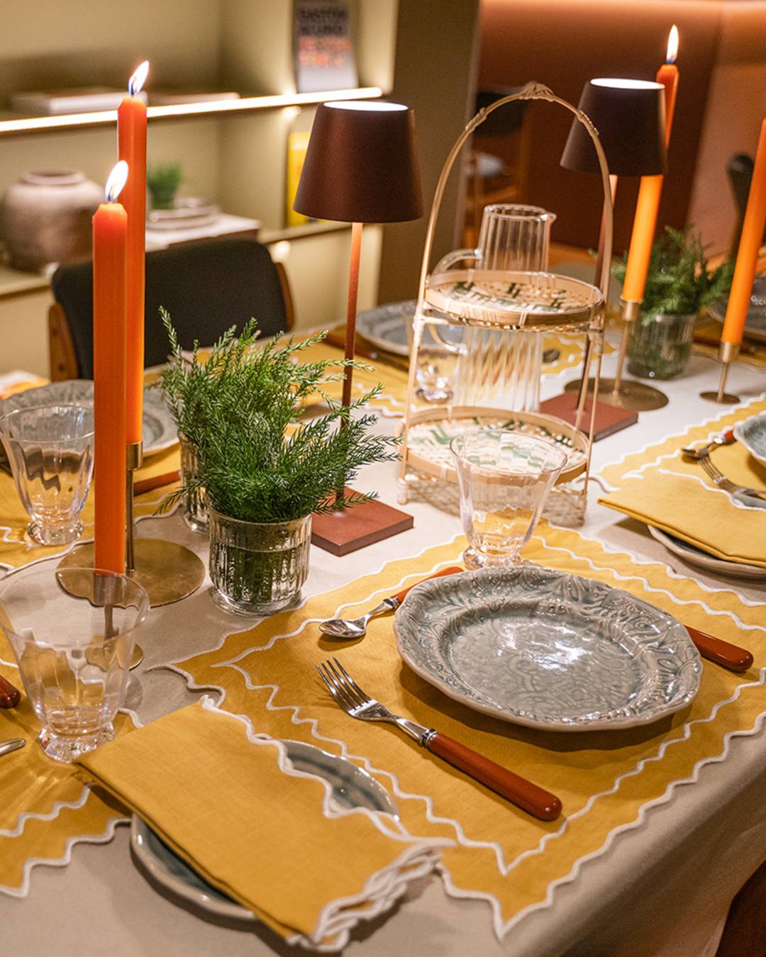 Serviette de table en lin et coton festonnée Vila, moutarde et blanc Serviettes de table Mariaida Home