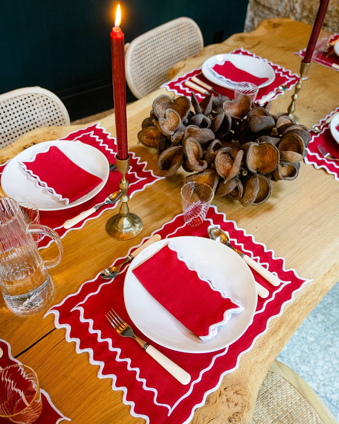 Set de table Vila, rouge et feston blanc