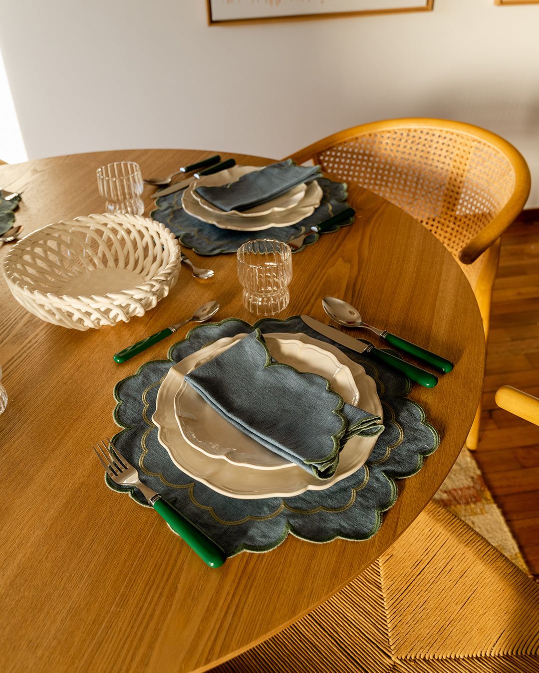 Iris placemat, blue and green scallop