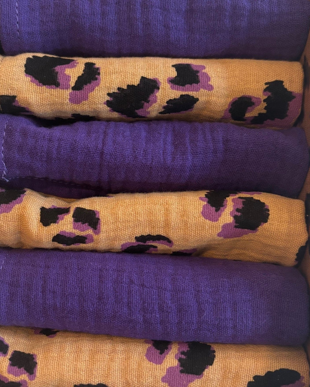 Set of 6 double cotton gauze napkins, Petite Léopard Violet model, made in France