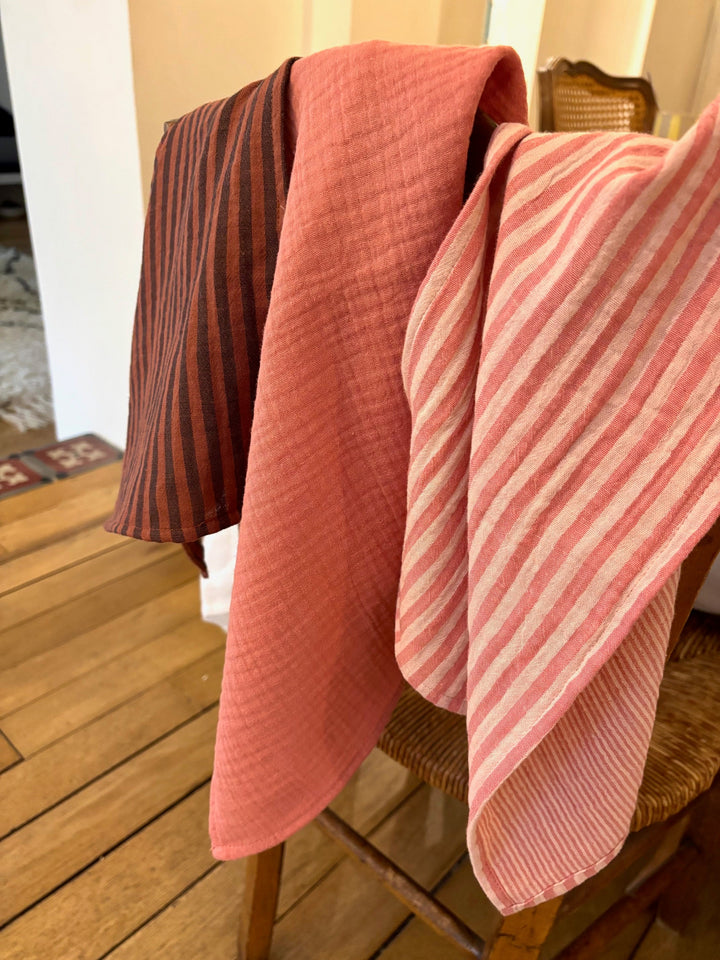 3 Essuie-mains en double gaze de coton rayé rose, toffee et uni marsala