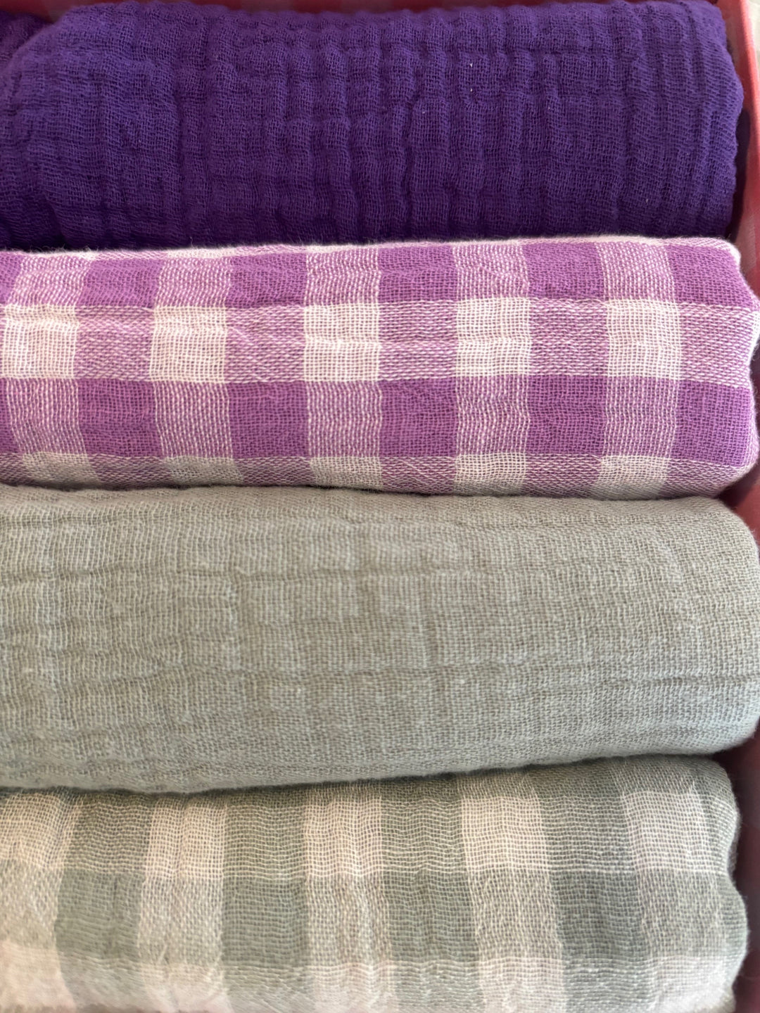 Coffret de 4 Serviettes de Table en Double Gaze de Coton – Vichy et uni violet vert de gris– 40x40cm