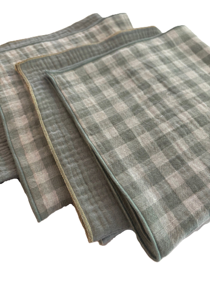 Coffret de 4 Serviettes de Table en Double Gaze de Coton – Vichy et uni vert de gris – 40x40cm