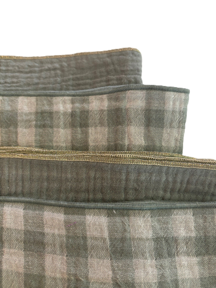 Coffret de 4 Serviettes de Table en Double Gaze de Coton – Vichy et uni vert de gris – 40x40cm