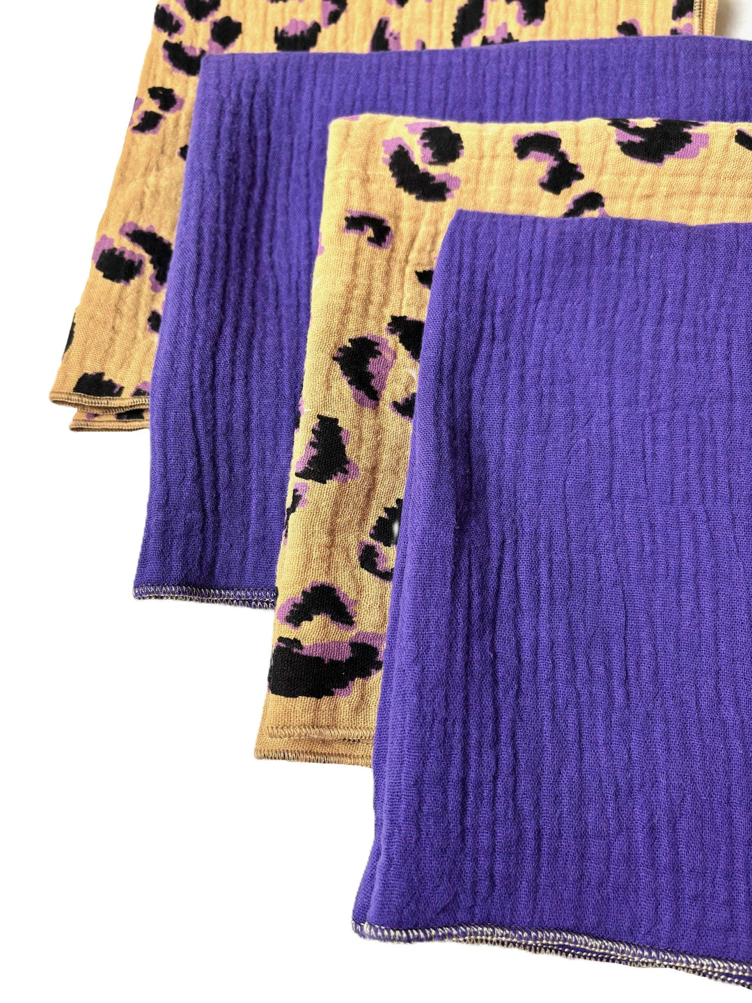 Coffret 4 Serviettes de Table – Gaze de Coton – Leopard Fauve et Violet – 40x40 cm