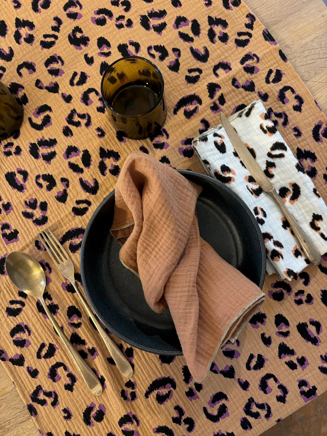 Chemin de table Léopard Fauve – Gaze de coton – 50x150cm