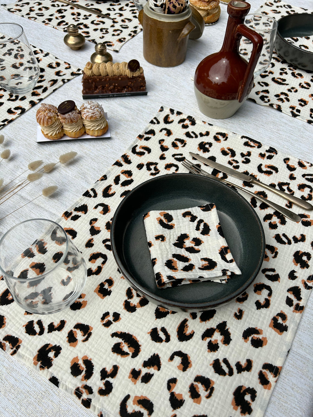 Set of 4 placemats and napkins in ecru Fauve fabric