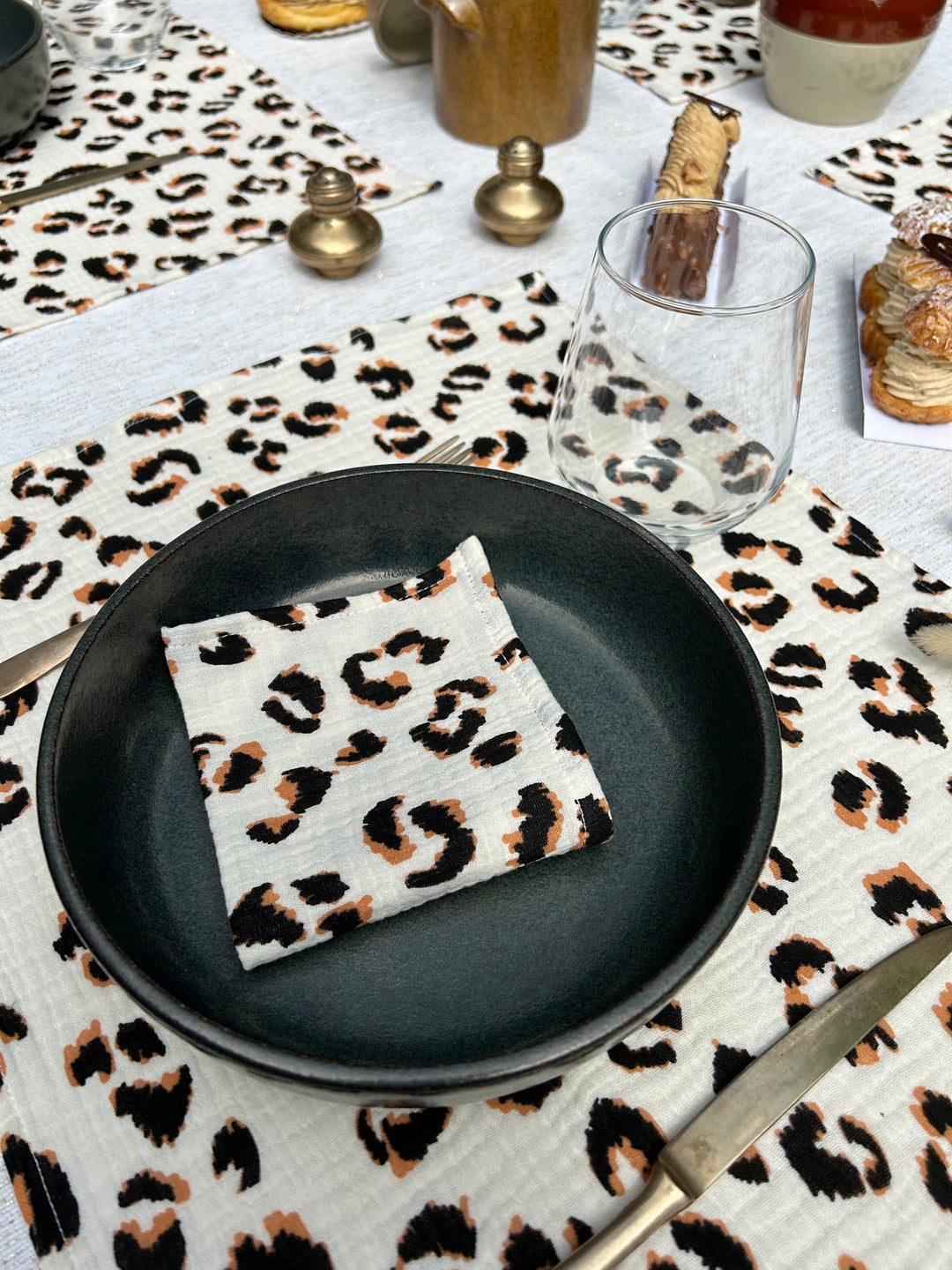 Set of 4 placemats and napkins in ecru Fauve fabric