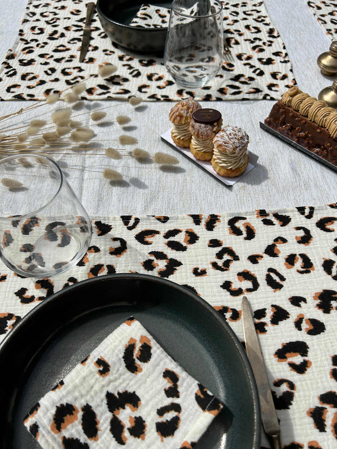 Set of 4 placemats and napkins in ecru Fauve fabric