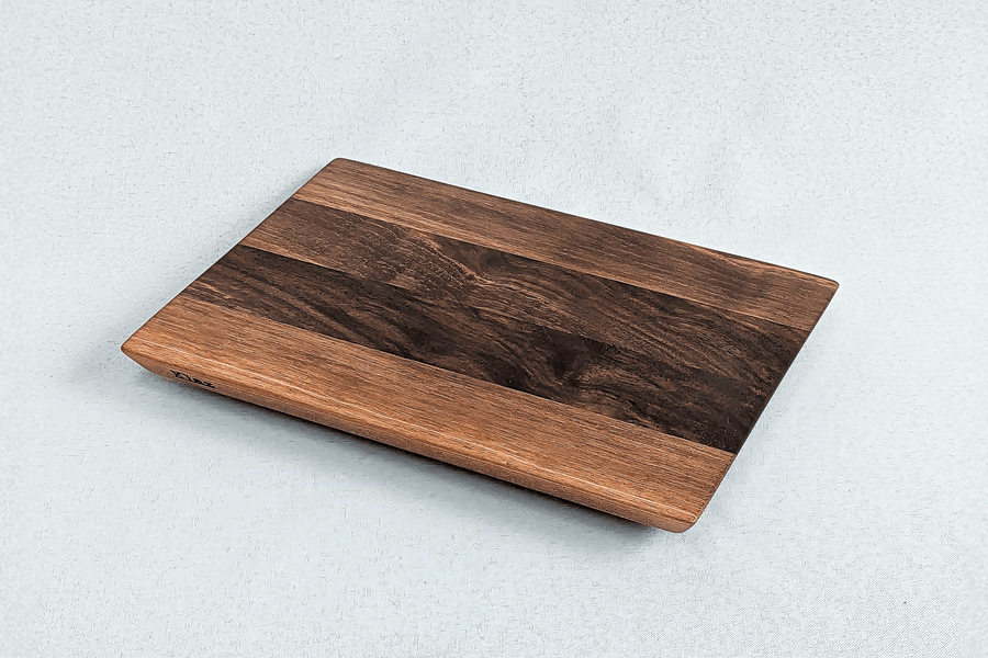 Planche à découper KLAZ en noyer massif artisanal made in France