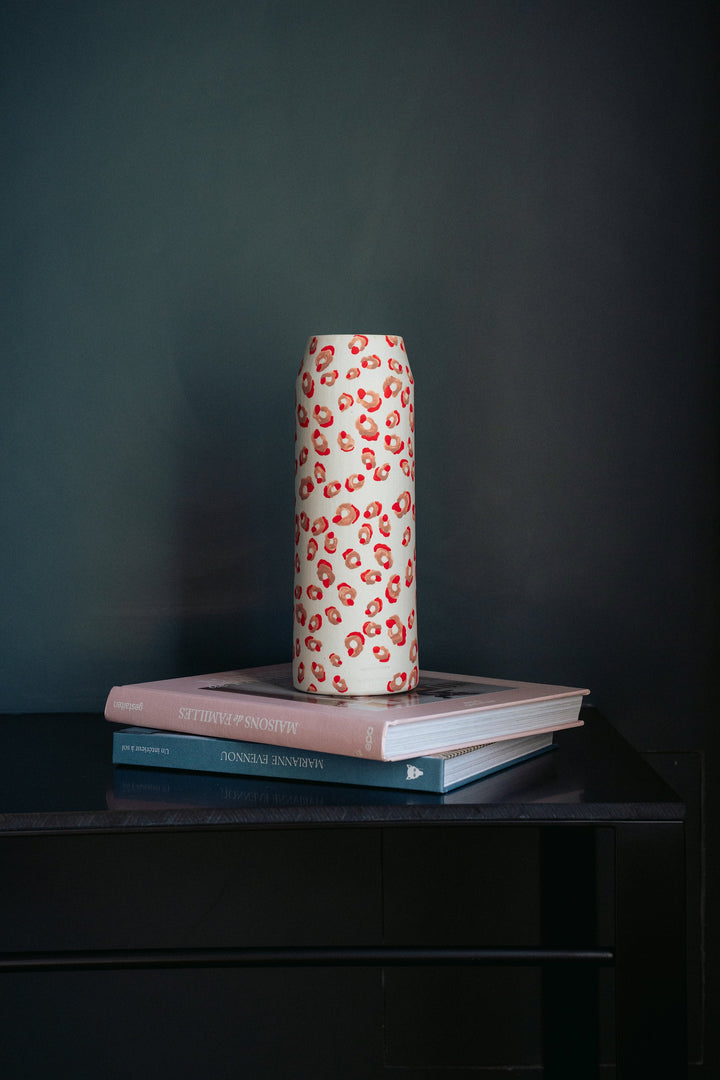 Tall vase with red and pink leopard pattern - ALMA