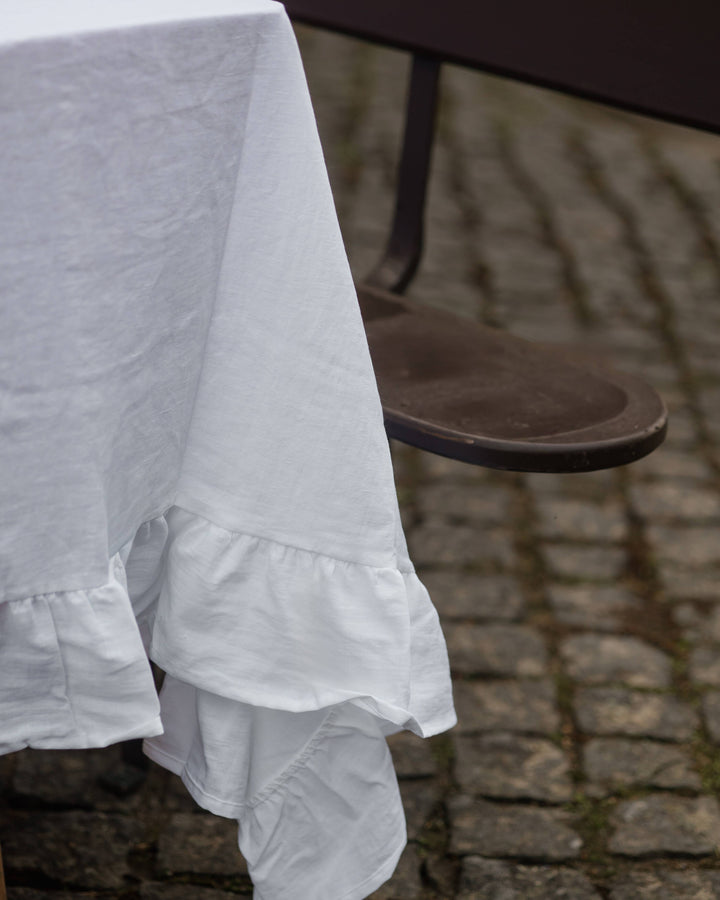 Nappe en lin/coton avec volants, blanc