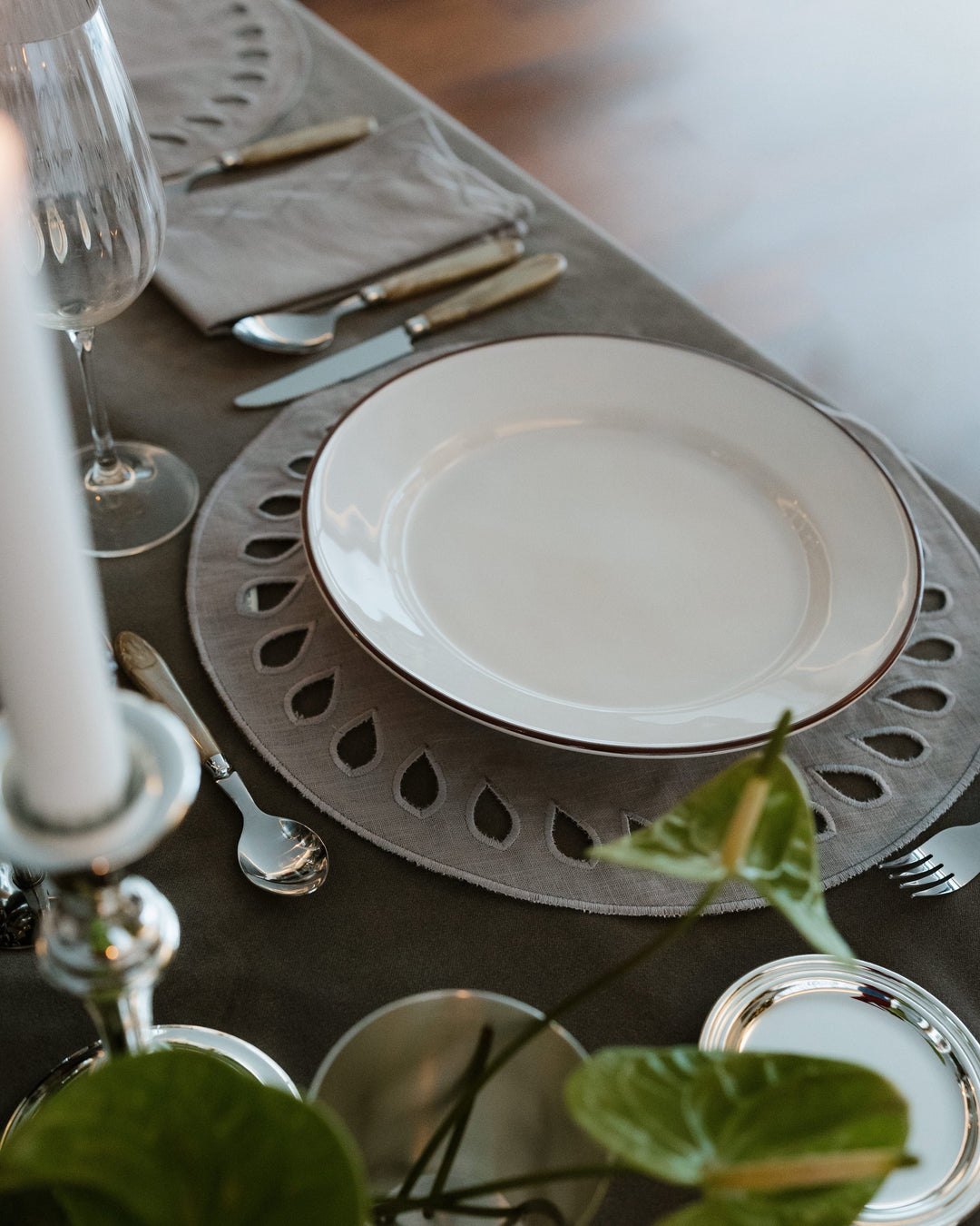 Viseu placemat, grey on grey