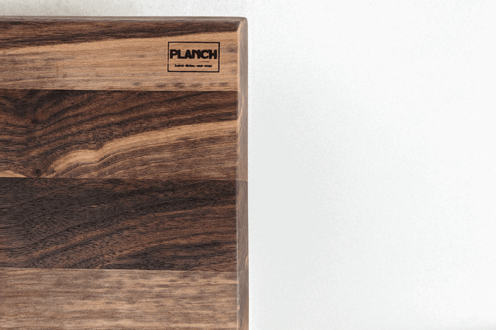 Planche à découper KLAZ en noyer massif artisanal made in France