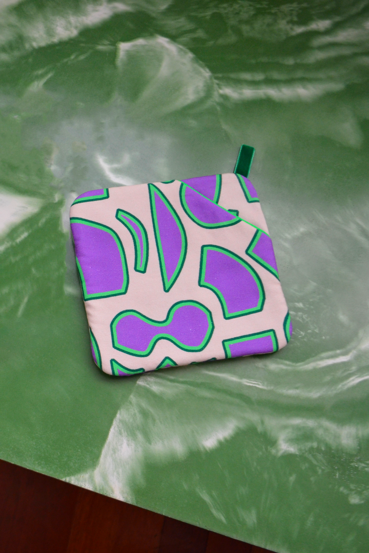 Purple and green spiral pattern kitchen glove