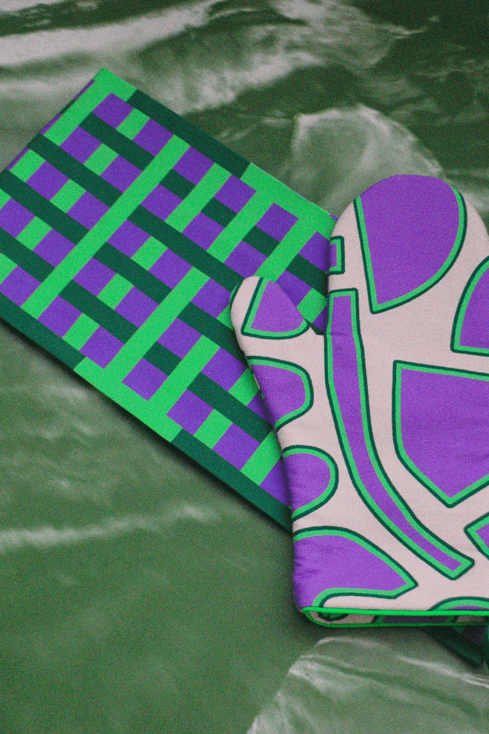 Gant cuisine motif spiral violet et green