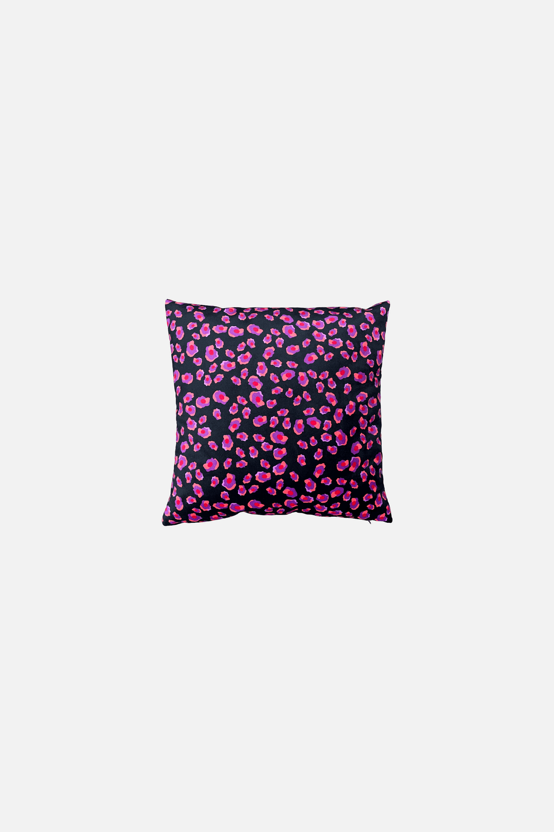 Victor - Coussin motif iconique léopard noir, violet et orange en suédine de velours