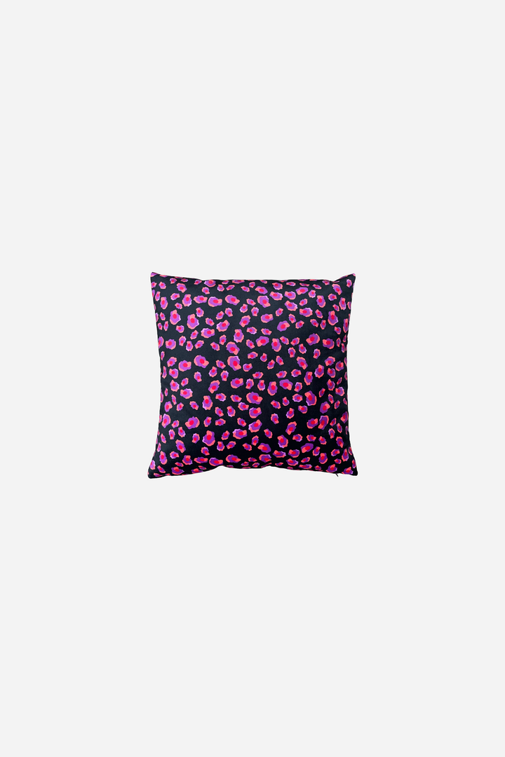 Victor - Coussin motif iconique léopard noir, violet et orange en suédine de velours