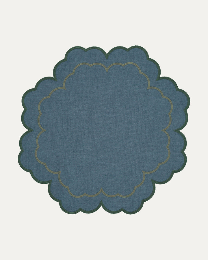 Iris placemat, blue and green scallop