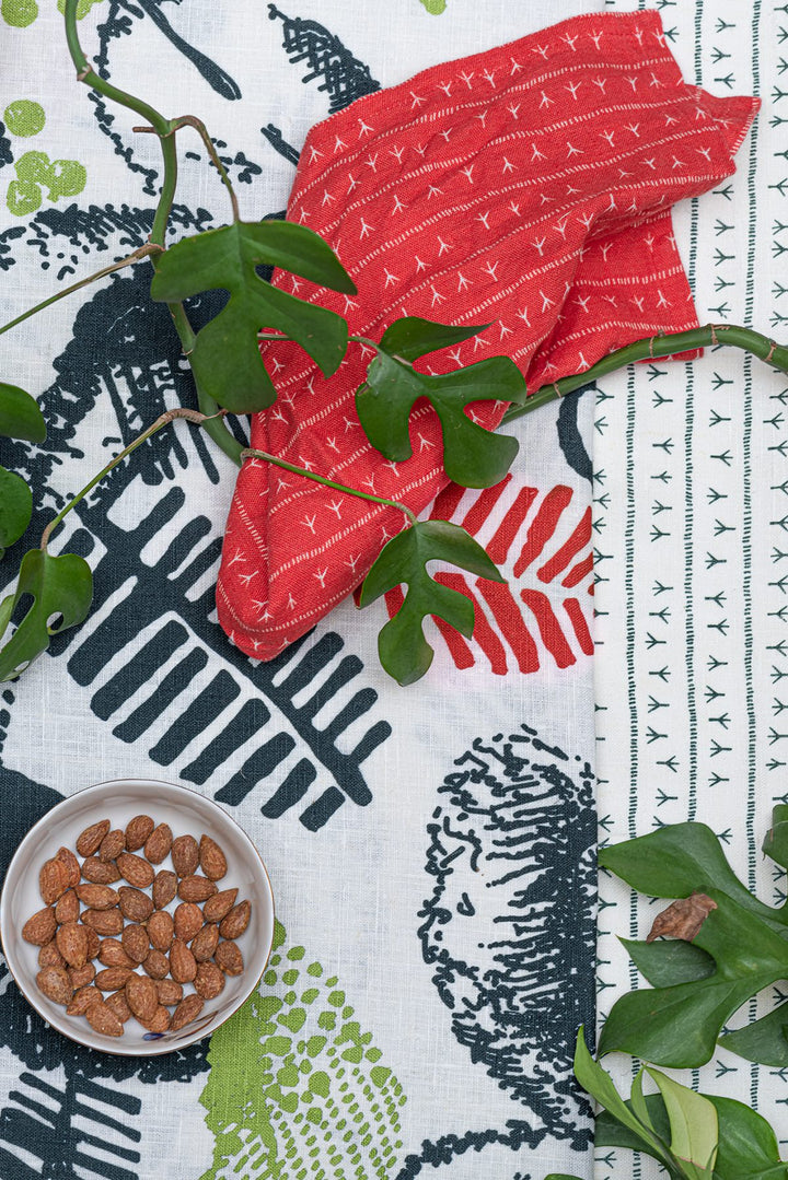 Serviette de table lin (par 2) 45x45 - Motif ARRASTA PÉ couleur rouge TERRA Serviettes de table Sabia Brasilian Design