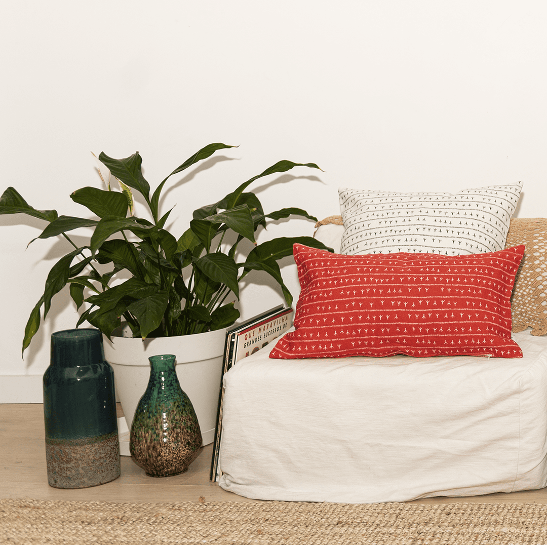 Housse de coussin lin 30x50 - Motif ARRASTA PÉ couleur rouge TERRA